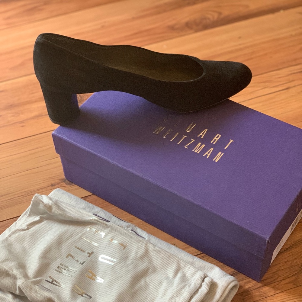 Stuart Weitzman black pump heel